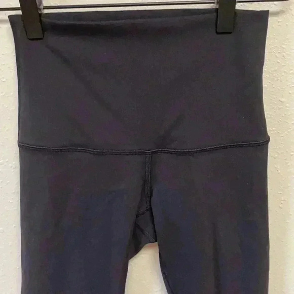 LULULEMON Women’s Capri Leggings - Picture 4 of 9